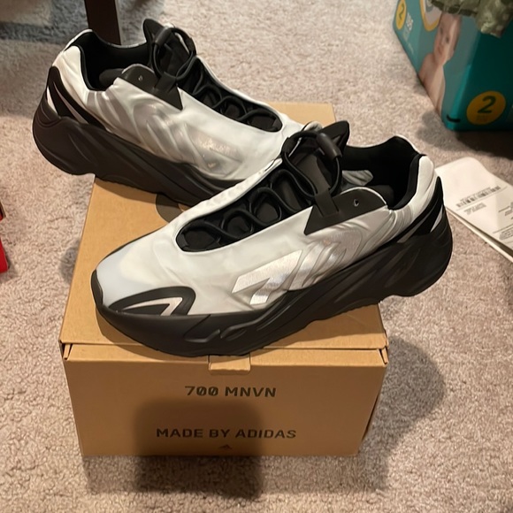 Yeezy 700 mnvn blue tint color size authenticated